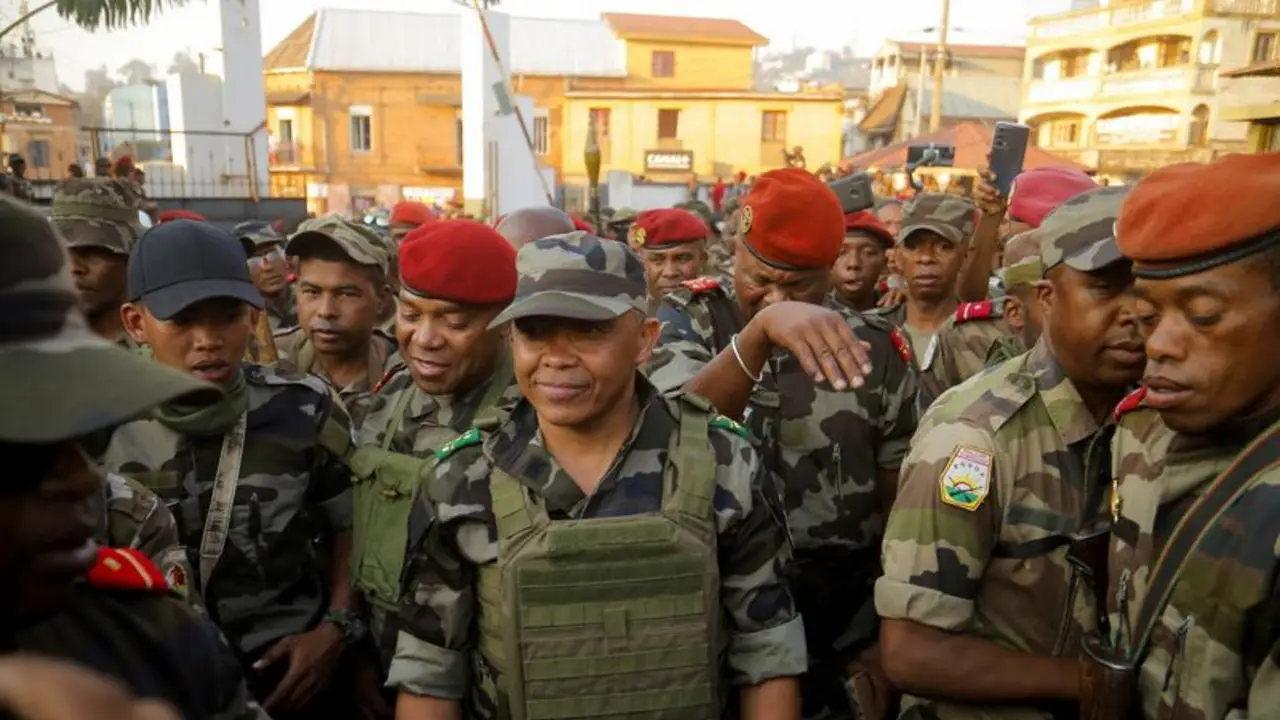 El nuevo jefe militar de Madagascar dice que jurará el cargo de presidente el viernes