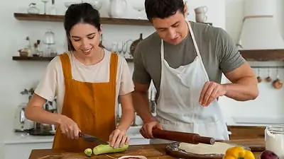 una pareja cocinando. una pareja cocinando.