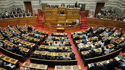 El Congreso de Grecia aprobó ampliar la jornada laboral a 13 horas diarias El Congreso de Grecia aprobó ampliar la jornada laboral a 13 horas diarias