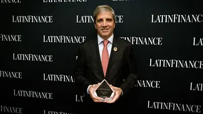 Caputo recibió un premio pero el jurado se arrepintió: "Dudamos" Caputo recibió un premio pero el jurado se arrepintió: "Dudamos"