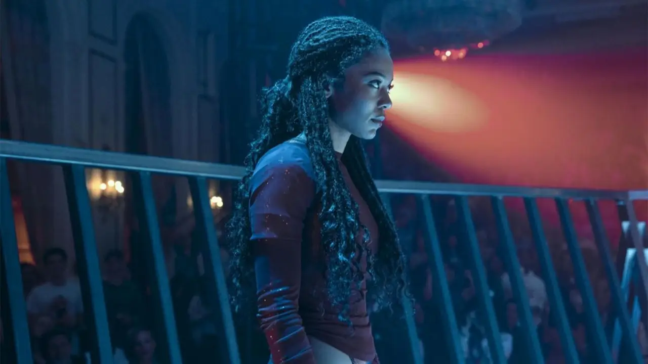 Actriz Jaz Sinclair como Marie Moreau