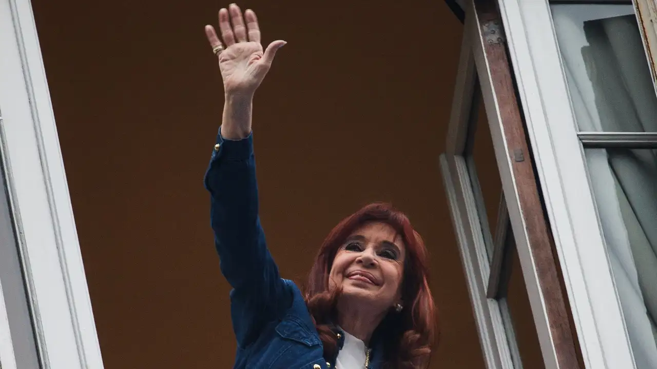 Embargaron el departamento donde Cristina Kirchner cumple la prisión domiciliaria
