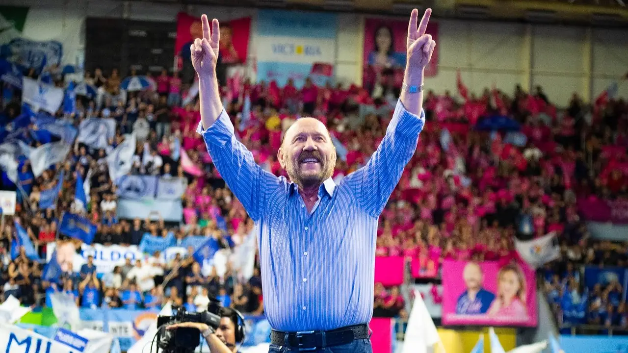 Insfrán encabezó el acto por el Día de la Lealtad y apuntó contra Milei: "Es un león con los débiles y un perrito faldero con los fuertes"