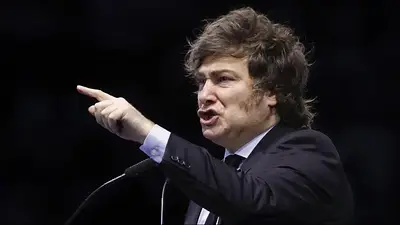 Milei se burló de la crisis económica y pidió que la sociedad se "pele el traste" Milei se burló de la crisis económica y pidió que la sociedad se "pele el traste"