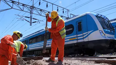 Obreros en las vías del tren Obreros en las vías del tren