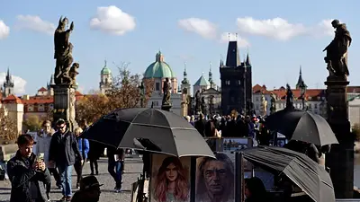 Praga prohíbe las patinetas eléctricas compartidas a partir de 2026 por el "caos" en las aceras Praga prohíbe las patinetas eléctricas compartidas a partir de 2026 por el "caos" en las aceras