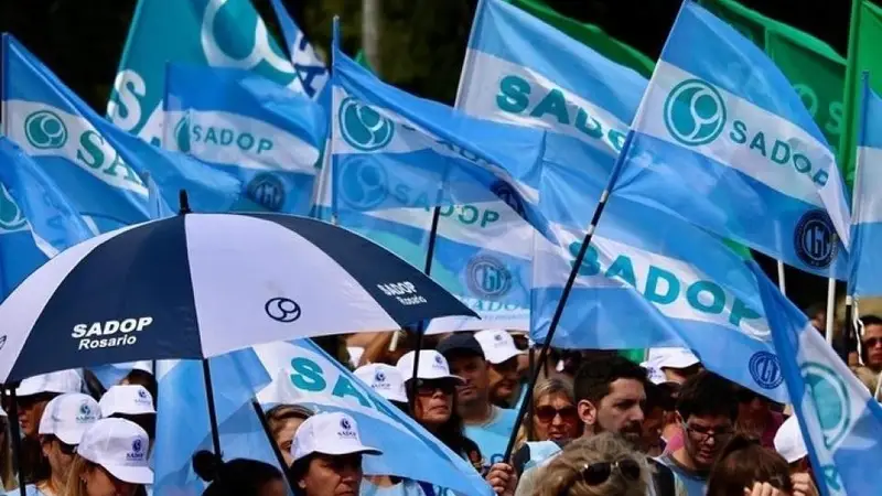 Docentes privados le exigieron a Pullaro que reabra paritarias: "Salarios no entienden de elecciones" Docentes privados le exigieron a Pullaro que reabra paritarias: "Salarios no entienden de elecciones"