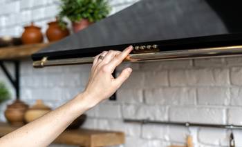 Campanas extractoras: cómo mejorar el aire y la limpieza en la cocina | Hogar