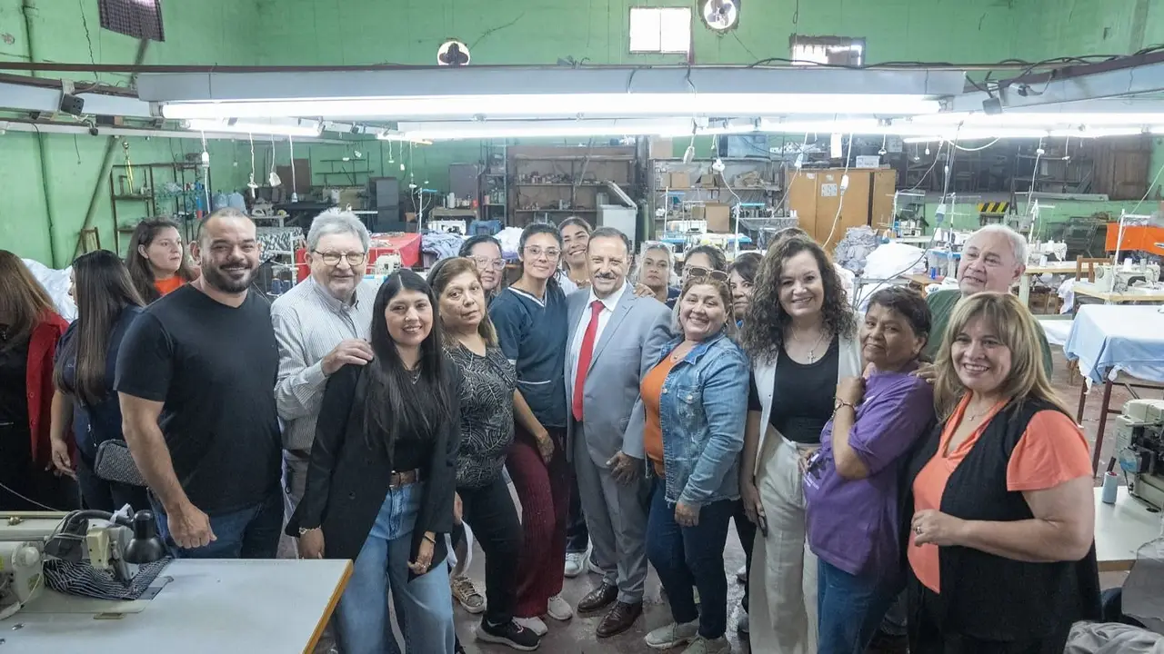 Tras una recorrida por el Polo Textil Cooperativo, Quintela ratificó el apoyo del Gobierno al trabajo asociativo
