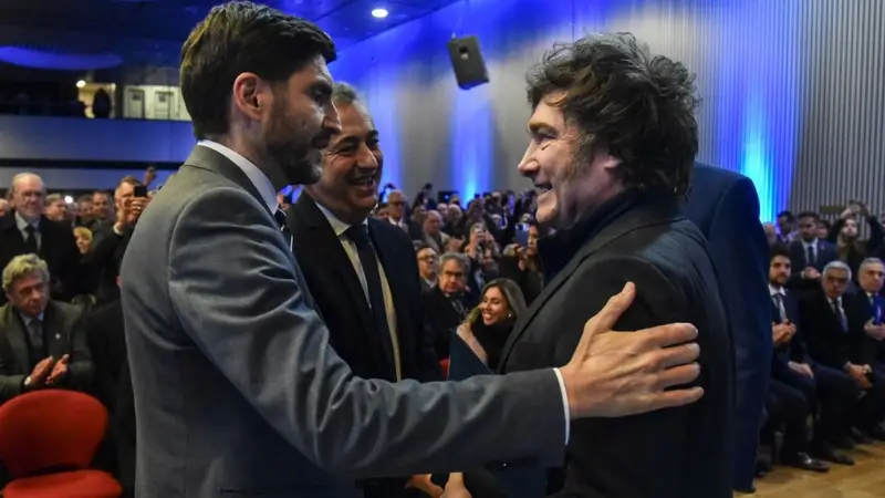 Destrucción productiva en Santa Fe: desde la asunción de Milei y Pullaro cerraron 2.000 empresas Destrucción productiva en Santa Fe: desde la asunción de Milei y Pullaro cerraron 2.000 empresas