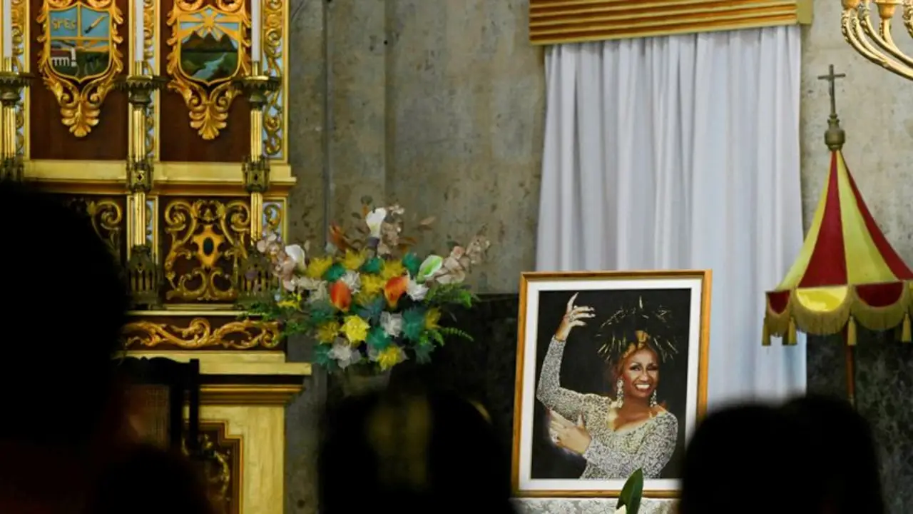 Músicos cubanos y el embajador de EEUU rinden homenaje a Celia Cruz, la "reina de la salsa"