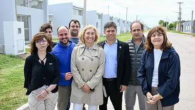 Con una inversión de $1.328 millones, Kicillof recorrió los avances en la construcción de viviendas y de un centro universitario Con una inversión de $1.328 millones, Kicillof recorrió los avances en la construcción de viviendas y de un centro universitario