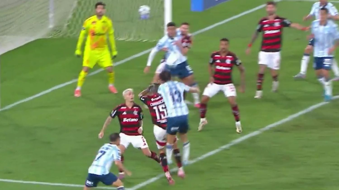 El sorprendente gol anulado para Racing vs Flamengo en la Copa Libertadores