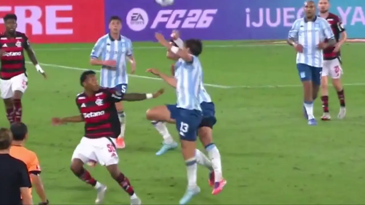 El duro golpe que recibió Santiago Sosa por un codazo de Marcos Rojo: así le quedó el ojo