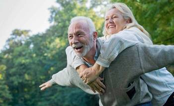 No es la dieta ni el ejercicio en adultos mayores: según un biólogo, esto prolonga la vida | Salud