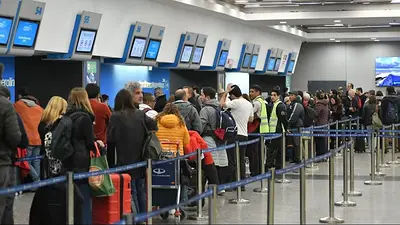 Demoras y cancelaciones en Aeroparque: pilotos denuncian atrasos en la negociación paritaria Demoras y cancelaciones en Aeroparque: pilotos denuncian atrasos en la negociación paritaria
