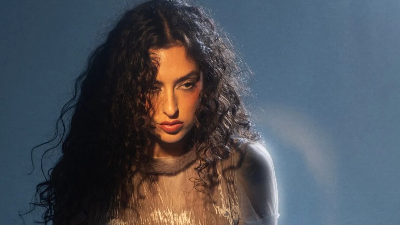 Pupa emerge de la crisálida con su álbum debut “Hola Desde Lejos”.