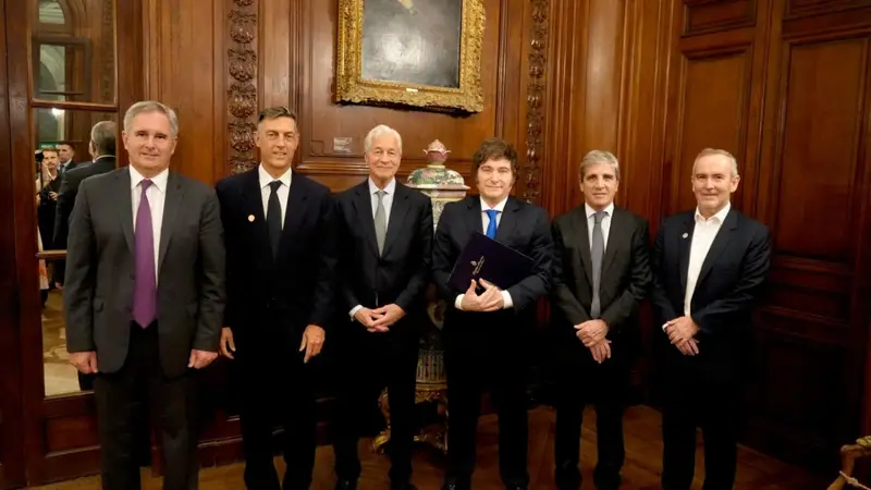 El Gobierno ahora dice que no hay contrato con JP Morgan para reestructurar la deuda El Gobierno ahora dice que no hay contrato con JP Morgan para reestructurar la deuda