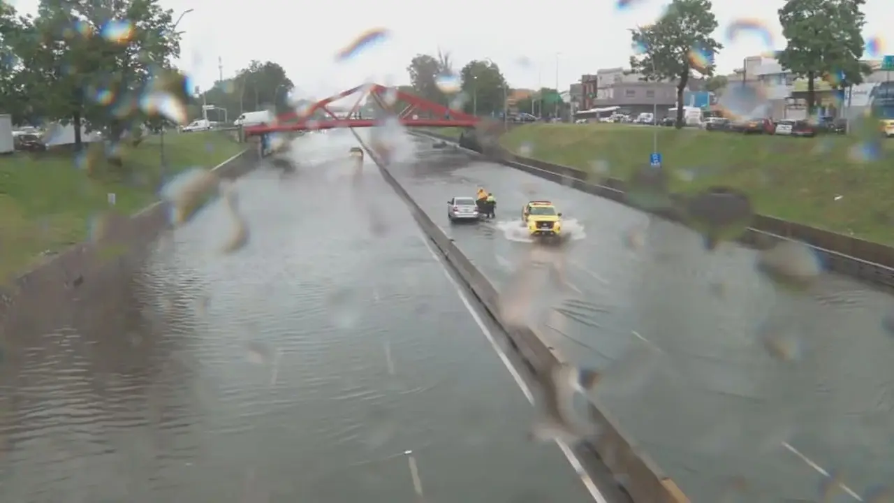 Alerta naranja por temporal en AMBA: inundaciones, cortes de luz y un muerto