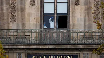 Detienen cerca de París a presuntos autores del robo de las joyas del Louvre Detienen cerca de París a presuntos autores del robo de las joyas del Louvre