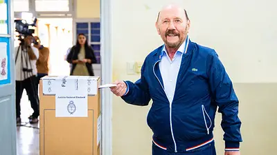 Elecciones 2025: votó Gildo Insfrán y convocó al pueblo formoseño a participar de los comicios Elecciones 2025: votó Gildo Insfrán y convocó al pueblo formoseño a participar de los comicios