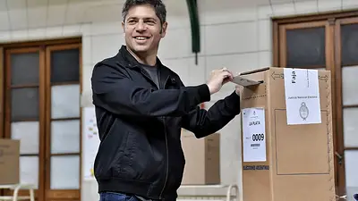 Kicillof destacó que se vota con normalidad y advirtió: “Es una elección crítica" Kicillof destacó que se vota con normalidad y advirtió: “Es una elección crítica"