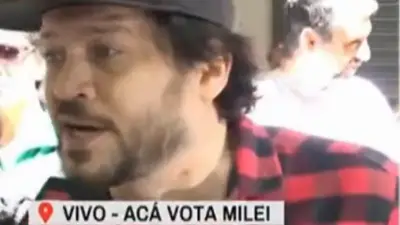 Tensión en la votación de Milei: un libertario se cruzó con un movilero en vivo Tensión en la votación de Milei: un libertario se cruzó con un movilero en vivo