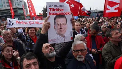 El alcalde de Estambul encarcelado recibe una nueva orden de detención por "espionaje" El alcalde de Estambul encarcelado recibe una nueva orden de detención por "espionaje"