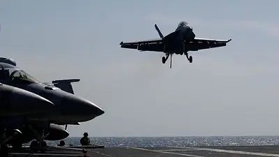 Un helicóptero y un caza de EEUU se estrellan en el mar de China Meridional en incidentes separados Un helicóptero y un caza de EEUU se estrellan en el mar de China Meridional en incidentes separados