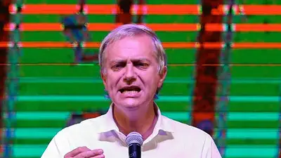 Oficialista Jara lidera carrera presidencial en Chile; pero perdería en balotaje: sondeo CEP Oficialista Jara lidera carrera presidencial en Chile; pero perdería en balotaje: sondeo CEP