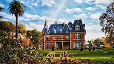 El castillo francés a sólo media hora de CABA: con túneles secreto y un jardín de ensueño, ¿cómo recorrerlo? El castillo francés a sólo media hora de CABA: con túneles secreto y un jardín de ensueño, ¿cómo recorrerlo?