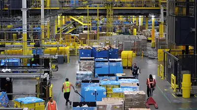 Grandes empresas intensifican los recortes de empleos ante la menor confianza y el auge de la IA Grandes empresas intensifican los recortes de empleos ante la menor confianza y el auge de la IA