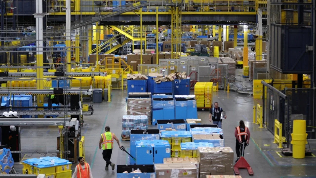 Grandes empresas intensifican los recortes de empleos ante la menor confianza y el auge de la IA