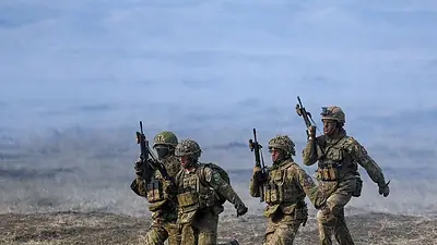 EEUU retirará algunas tropas del flanco oriental de la OTAN, según Rumania EEUU retirará algunas tropas del flanco oriental de la OTAN, según Rumania