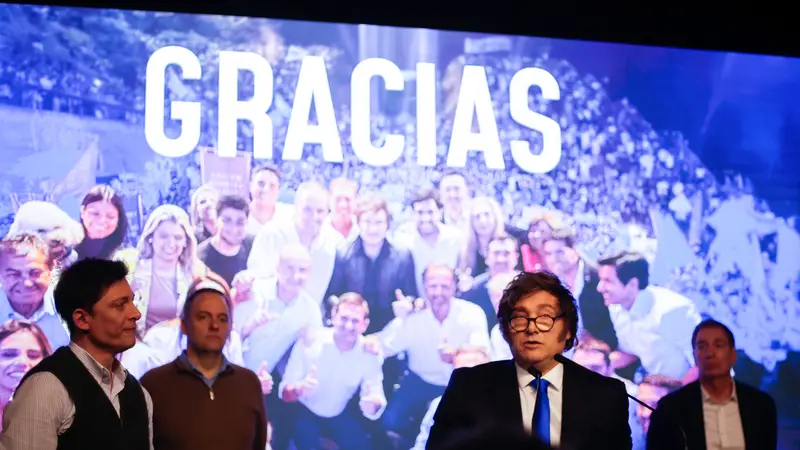 El triunfo empeoró la interna en Casa Rosada, acusan a Milei de "albertizarse" y piden "que desaparezcan Las Fuerzas del Cielo" El triunfo empeoró la interna en Casa Rosada, acusan a Milei de "albertizarse" y piden "que desaparezcan Las Fuerzas del Cielo"