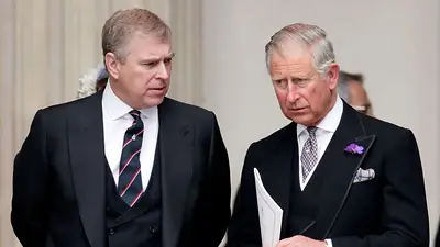El príncipe Andrés y el rey Carlos III El príncipe Andrés y el rey Carlos III