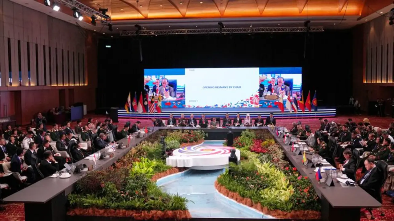 El jefe del Pentágono se reúne con los ministros de Defensa de China e India en la ASEAN