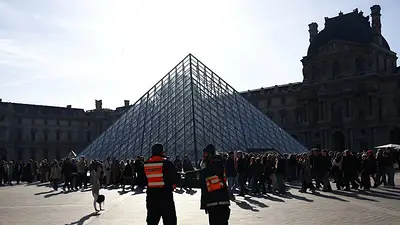 El Louvre quedó expuesto a robos por subestimación crónica de riesgos, dice ministra francesa El Louvre quedó expuesto a robos por subestimación crónica de riesgos, dice ministra francesa