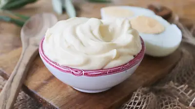 mayonesa con huevo duro. mayonesa con huevo duro.