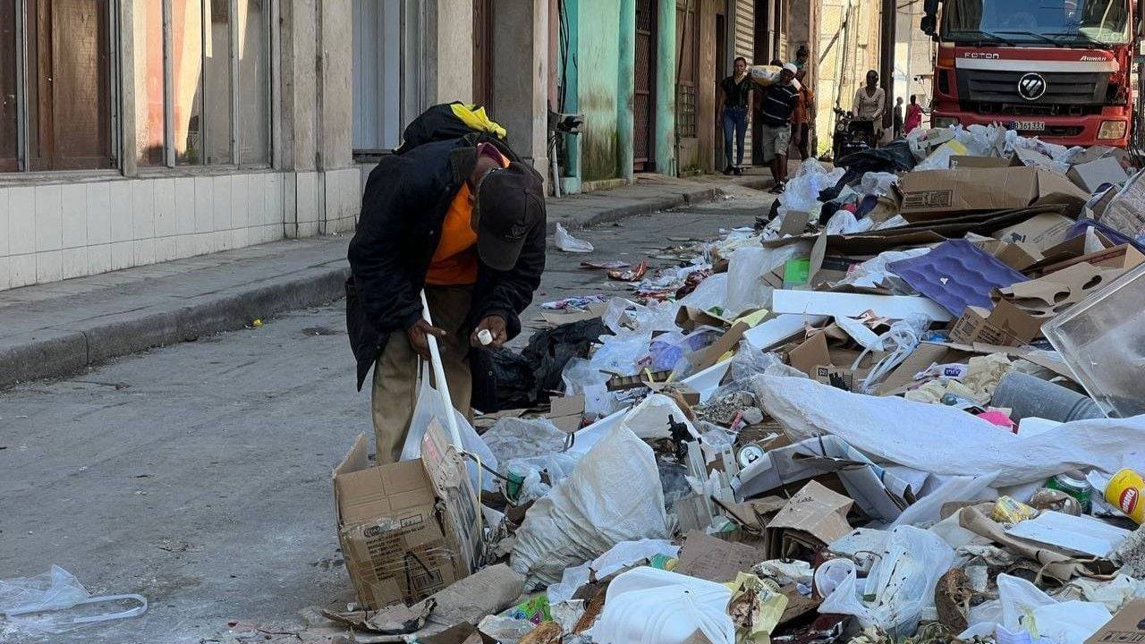 ¿Por qué algunas personas recogen basura ajena? la explicación psicológica