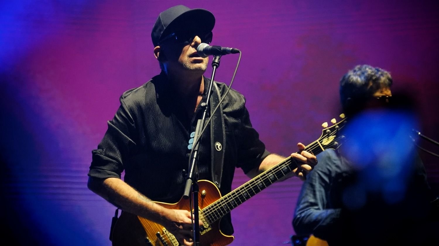 Andrés Calamaro volvió a llenar el Movistar Arena con un viaje por sus canciones eternas