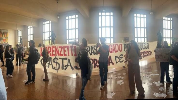 "Casta suprema": estudiantes repudiaron a Lorenzetti en la UBA por la Ley de Tierras