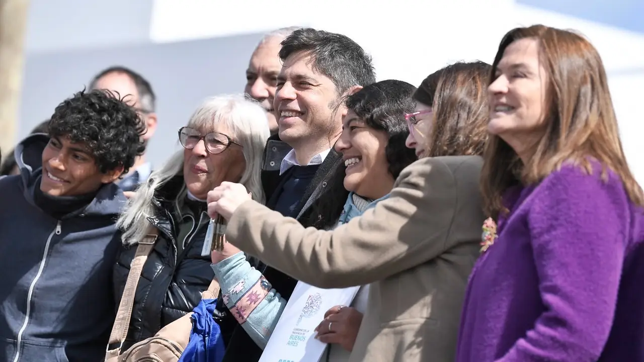 Kicillof entregó 175 viviendas: “Hay otra manera de gobernar: con trabajo, esfuerzo y corazón”