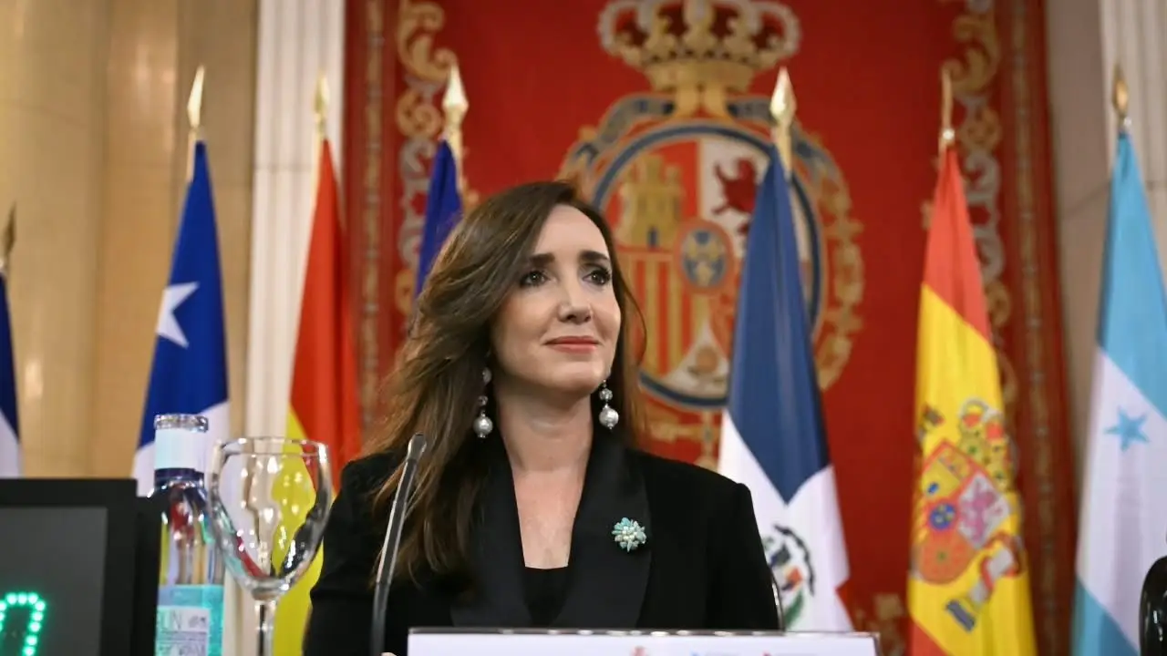 En España, Villarruel contradijo a Milei y pidió "intervención del Estado" ante la IA