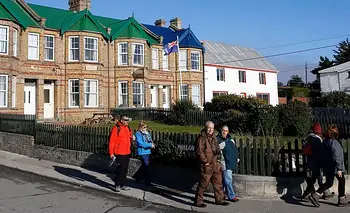 Malvinas: los kelpers quieren prohibir el ingreso de argentinos y que se flamee la bandera | Islas malvinas
