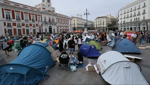 De "fingir demencia" al acampe: la crisis de vivienda que frena a los jóvenes en Madrid | España
