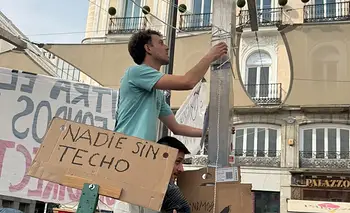 Lo imposible sólo tarda un poco más | Al margen