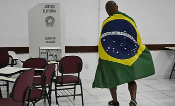 Una nueva encuesta sorprende con un escenario de cabeza a cabeza entre Bolsonaro y Lula | Elecciones en brasil
