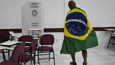 Una nueva encuesta sorprende con un escenario de cabeza a cabeza entre Bolsonaro y Lula Una nueva encuesta sorprende con un escenario de cabeza a cabeza entre Bolsonaro y Lula
