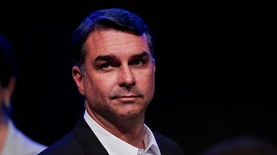 Flávio Bolsonaro prometió inaugurar nuevas cárceles y aseguró que Bukele "se quedó corto" Flávio Bolsonaro prometió inaugurar nuevas cárceles y aseguró que Bukele "se quedó corto"